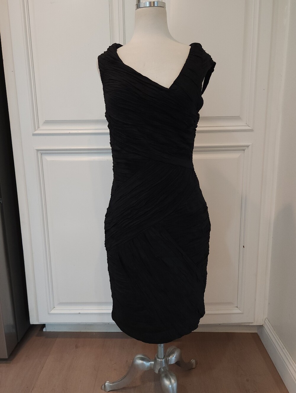 Elegant Black Ruched Sleeveless Sheath Dress